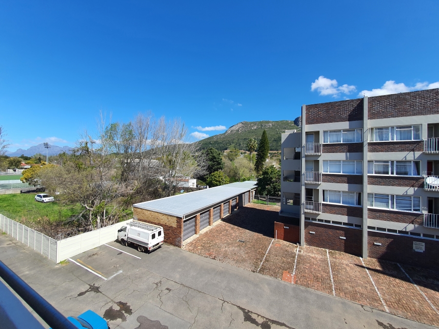 To Let 1 Bedroom Property for Rent in Esterville Western Cape